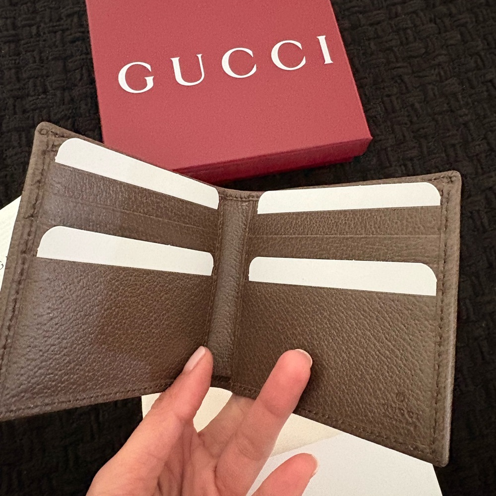 Gucci Beige and Red Stripe Card Holder - Picture 2 of 7